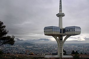 Archivo:Radio tower Podgorica