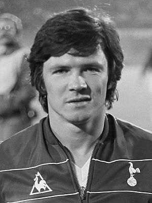Archivo:Steve Perryman (1981)