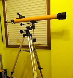 Archivo:Telescopio refractor de aficionado con 60mm de abertura.