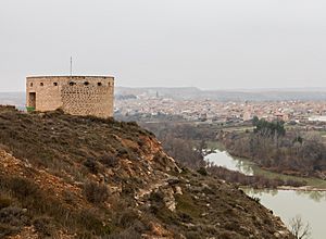 Archivo:Torre del Tambor, Sástago, Zaragoza, España, 2015-12-23, DD 36