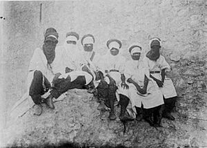 Archivo:Touareg faits prisonniers à Hassi Inîfel. 1888