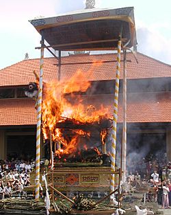 Archivo:Ubud Cremation 1