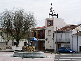 Plaza Mayor y ayuntamiento pedáneo