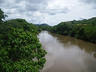 Vista Del Rio Yuruari Desde La Entrada Del Pueblo.jpg