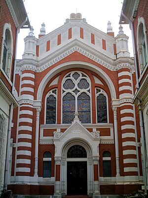 Archivo:1901 Sinagogue Brasov