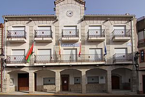 Archivo:Ayuntamiento, Castillo de Bayuela