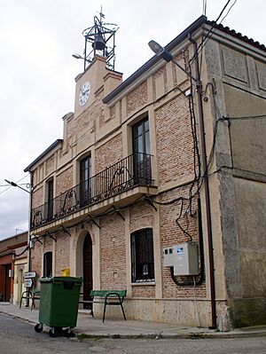 Archivo:Ayuntamiento de Llano de Olmedo