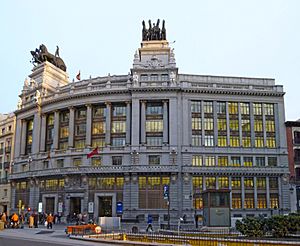 Archivo:Banco de Bilbao (c. Alcalá 16, Madrid) 13