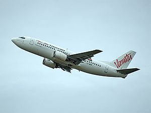 Archivo:Boeing 737-3Q8, Air Vanuatu JP295586