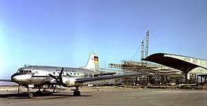 Archivo:Bundesarchiv DH 2 Bild-F-04180, Berlin-Schönefeld, Flughafenbau, Il14