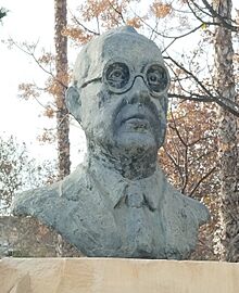Busto de Franklin Albricias - 2.jpg
