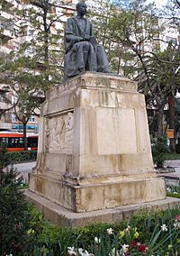 Archivo:Cáceres - Paseo de Cánovas, Monumento a José María Gabriel y Galán
