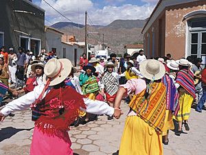 Archivo:Carnavalito en Humahuaca