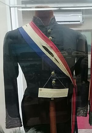 Archivo:Casaca Militar de Francisco Solano López
