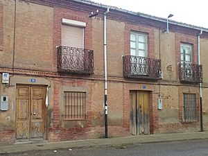 Archivo:Casas tradicionales en Villademor de la Vega