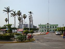 Comalcalco.Iglesia y Palacio.jpg