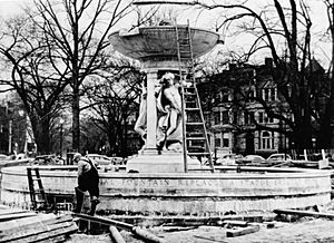 Archivo:Dupont Circle Fountain installation