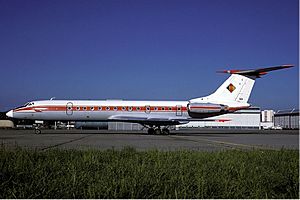 Archivo:East German Air Force Tupolev Tu-134 Wallner