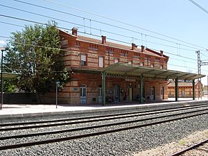 Archivo:Estación ferrocarril La Gineta