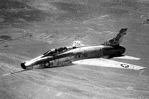 Archivo:F-100A