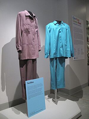Archivo:GLBTHistoryMuseum.WeddingPantsuits12 10