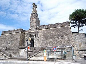 Archivo:Getaria - Monumento a Juan Sebastian Elcano (Victorio Macho, 1925) 1