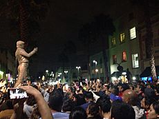 Archivo:Homenaje popular a Juan Gabriel en la Plaza Garibaldi, Ciudad de México - 4