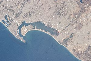 Archivo:ISS-35 Metropolitan areas of San Diego, California, USA and Tijuana, Baja California, Mexico