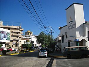 Archivo:Iglesia Adventista del Séptimo Día en Acapulco, México