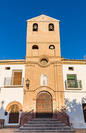 Archivo:Iglesia de San Miguel, Plaza de España, Chodes, Zaragoza, España, 2015-01-05, DD 02