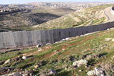 Archivo:Israeli West-Bank barrier Ramallah