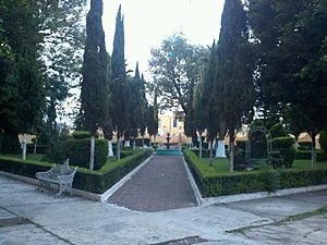 Archivo:Jardín del Ex-Convento Franciscano en Cholula de Rivadabia