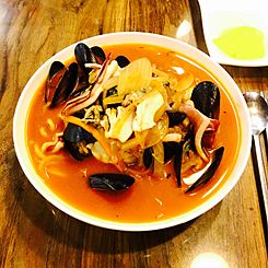 Jjamppong (Korean Chines seafood noodle soup).jpg