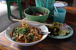 Archivo:Khao soi Chiang Mai