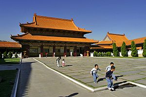 Archivo:Lightmatter Hsi Lai Temple 2