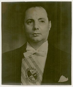 Archivo:Luis Batlle Berres con banda presidencial
