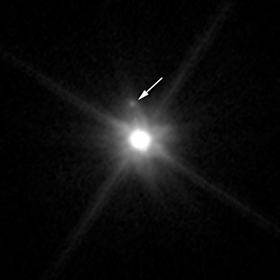 Makemake moon Hubble image with legend (cropped).jpg