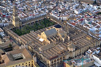 Archivo:Mezquita de Córdoba desde el aire (Córdoba, España)