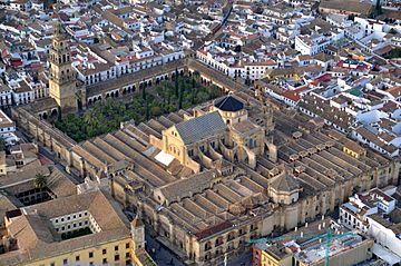 Archivo:Mezquita de Córdoba desde el aire (Córdoba, España)