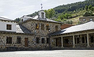 Nuñomoral-ayuntamiento-DavidDaguerro.JPG