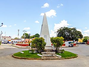 Archivo:Obelisco de Espita 20.07.19