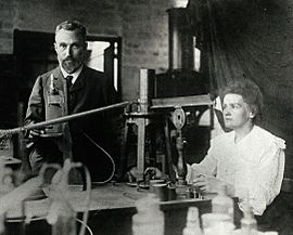 Archivo:Pierre and Marie Curie