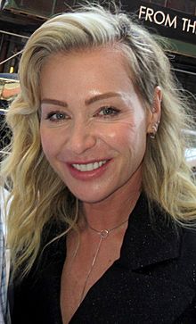 Portia de Rossi (46991232344) (cropped).jpg