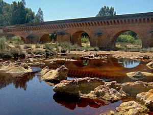 Archivo:Puente Romano sobre el río Tinto. Niebla, Huelva