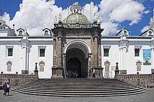 Archivo:Quito Catedral Metropolitana Main entrance 2