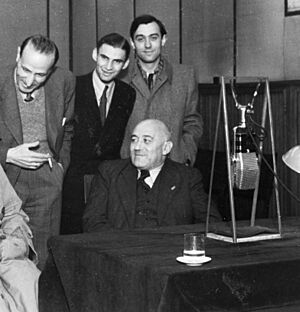 Archivo:Rákosi Mátyás a Magyar Rádió stúdiójában. Fortepan 56201