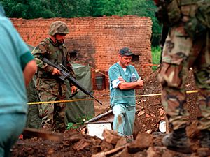 Archivo:RCMP in Kosovo