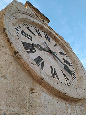 Archivo:RELOJ CAMPANARIO