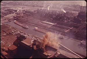 Archivo:RIVER ROUGE PLANT OF THE FORD MOTOR COMPANY COVERS 1200 ACRES OF LAND IN DEARBORN - NARA - 549725