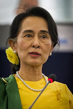 Archivo:Remise du Prix Sakharov à Aung San Suu Kyi Strasbourg 22 octobre 2013-18